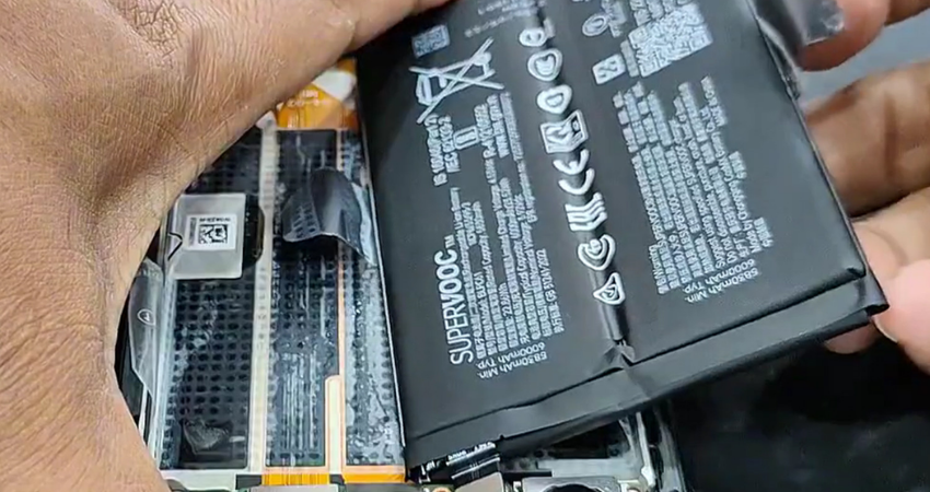 thay-pin-oppo-reno15-f-tai-techcare