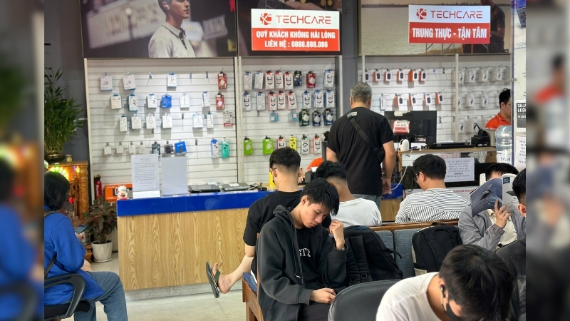 thay-pin-realme-11-pro-tai-techcare