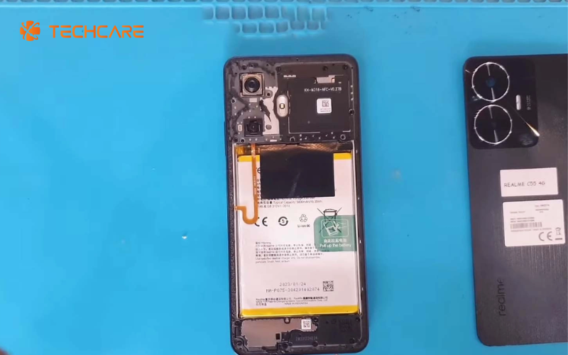 thay-pin-realme-c55-gia-re