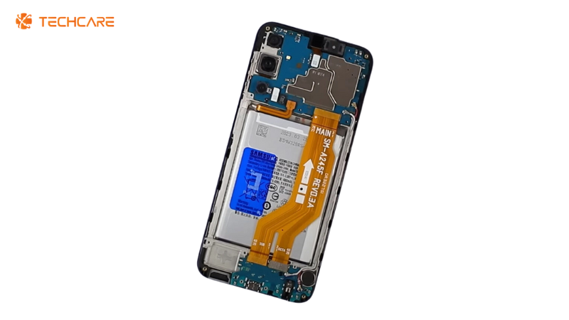 thay-pin-samsung-a24-techcare