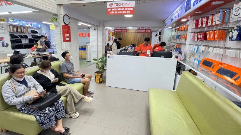 thay-pin-samsung-a55-techcare