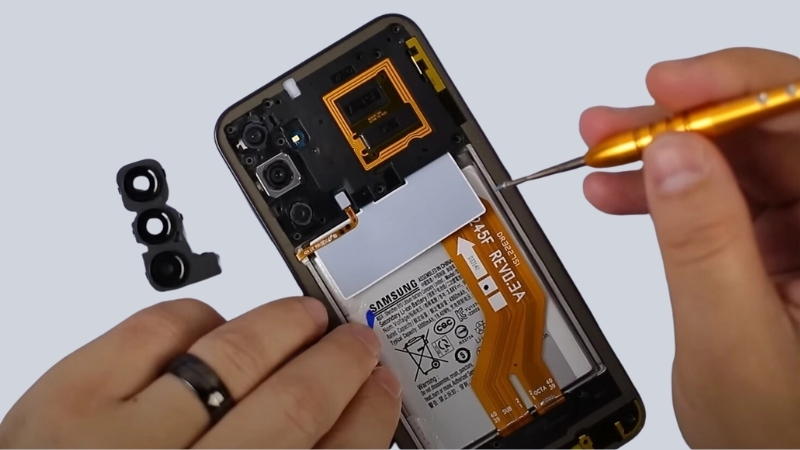 thay-pin-samsung-galaxy-s24-fe