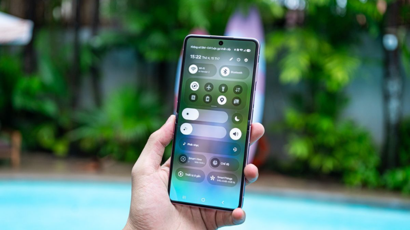 thay-pin-samsung-z-flip-8-o-techcare