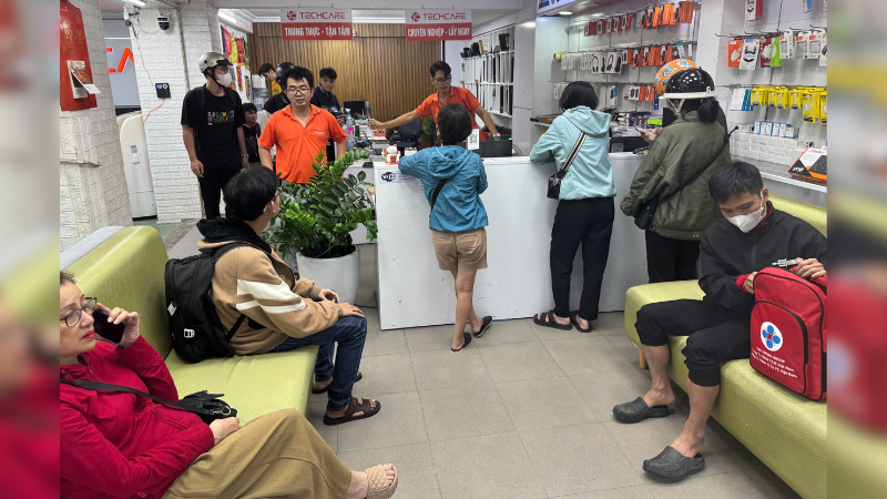 thay-pin-xiaomi-14t-pro-2