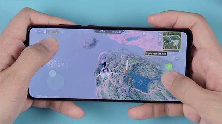 Hạn chế vừa sử dụng vừa sạc pin