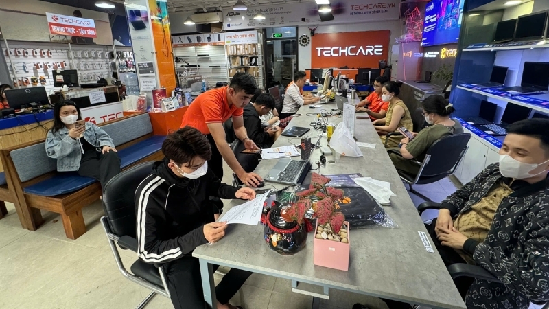 thay-vo-iphone-16-pro-max-1