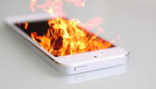 Nguyên nhân và cách xử lý sạc pin nóng máy iPhone hiệu quả