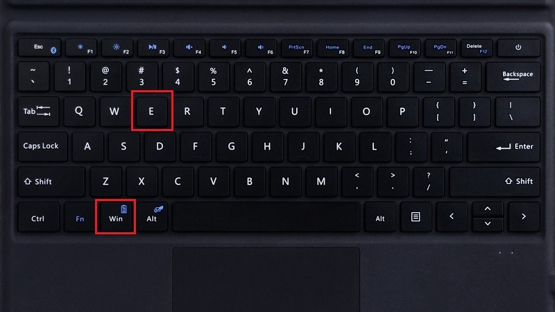Bàn phím khoanh tròn phím Windows và phím E