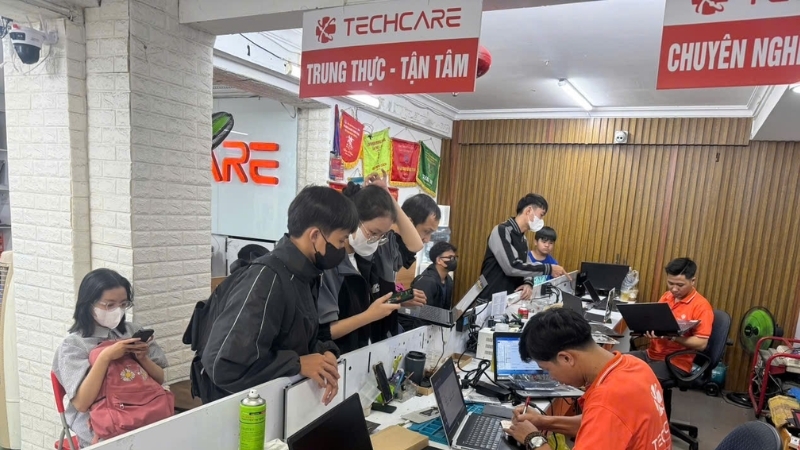 xem-truc-tiep-quy-trinh-thay-man-hinh-realme-c65