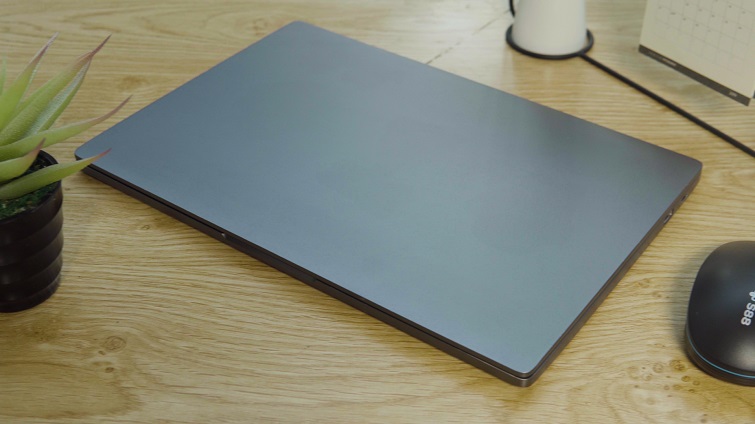 Mỏng nhẹ, giúp người dùng dễ dàng mang theo bên mình