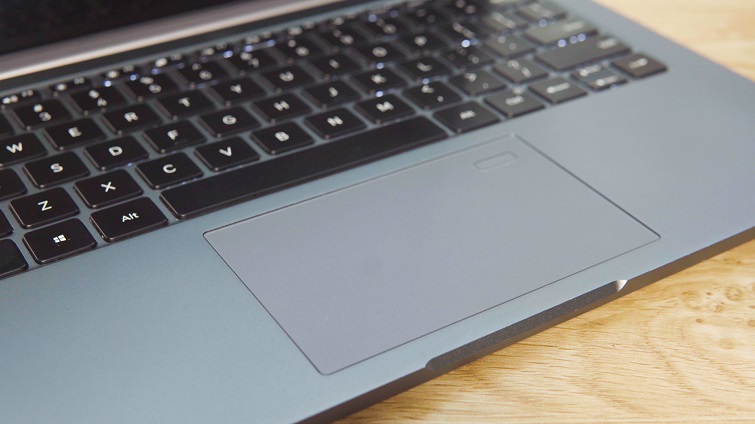 Cảm biến vân tay giúp mở khóa nhanh, bảo mật cao