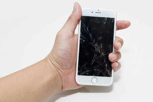 Tại sao màn hình iPhone bị nứt?